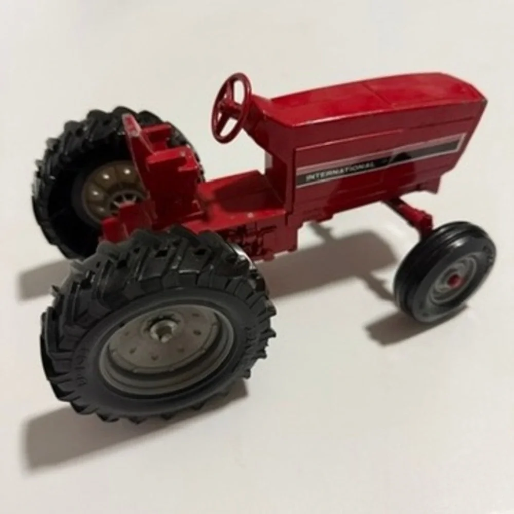International Harvester Red Diecast Toy Tractor Vintage Farm Vehicle IH 2330 - Picture 5 of 12